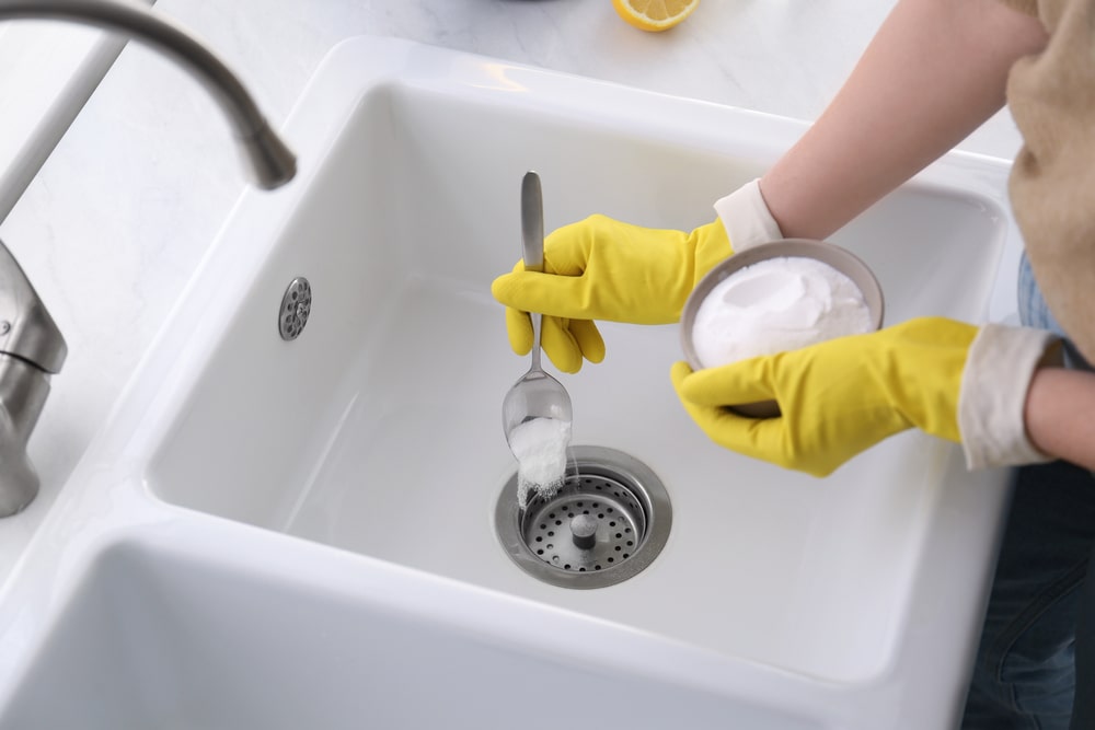 Pipe opener with baking soda